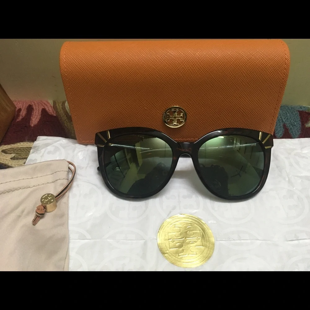 Authentic Tory Burch Sunglasses Code TY9051 Unused - Picture 1 of 4
